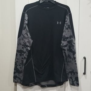 Sz XL Under Armour cold gear shirt